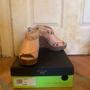 Very volatile leather wedges